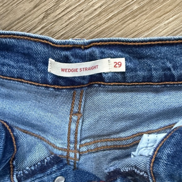 Levi's Women's Wedgie Straight Jeans Medium Wash Size 29 - Picture 3 of 8